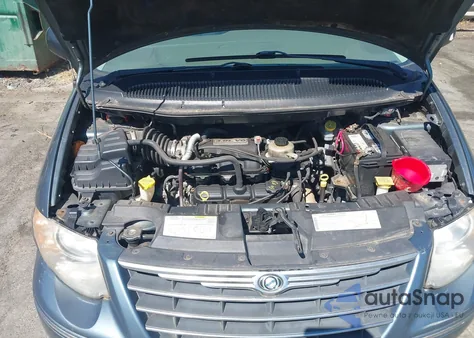 2005 Chrysler Town & Country Limited from USA, damaged, VIN 2C4GP64L75R339126